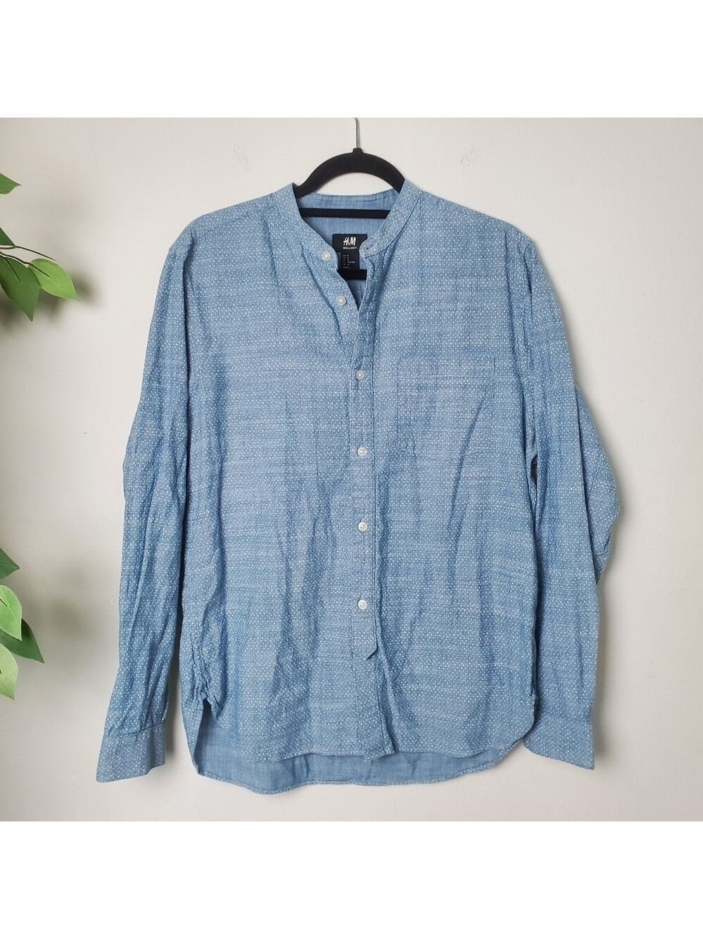 H&M Men's Speckled Blue and White Button Down Shirt Medium